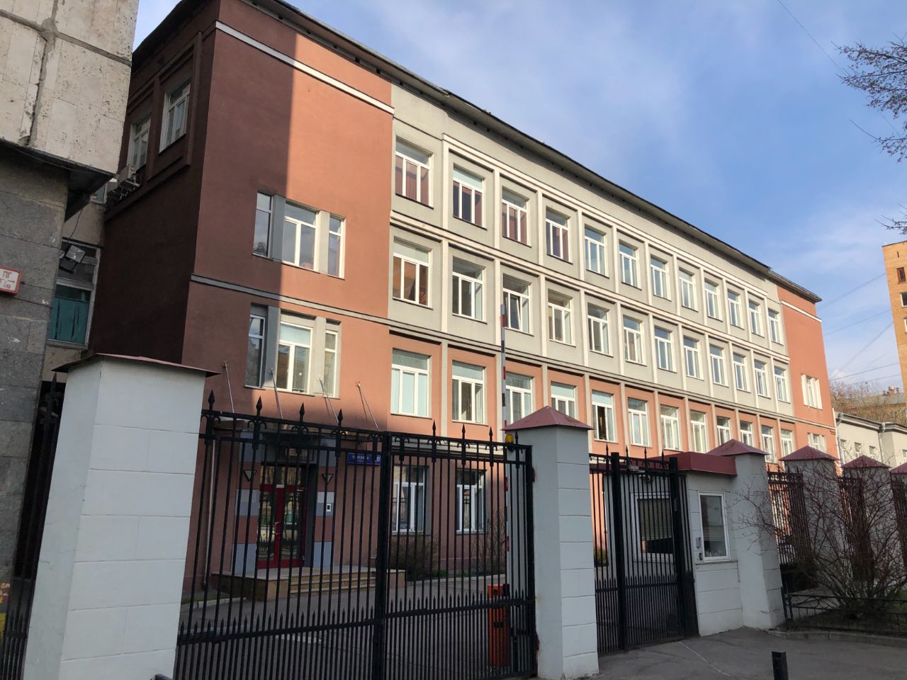 Офисы в аренду и на продажу рядом с метро Сокол в бизнес-центре Сокол Плаза